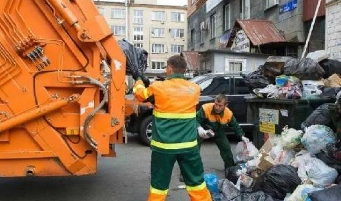 Срочный вывоз мусора в Владивостоке от ПроМусор — заказ день в день от 2897 руб., грузчики, цена