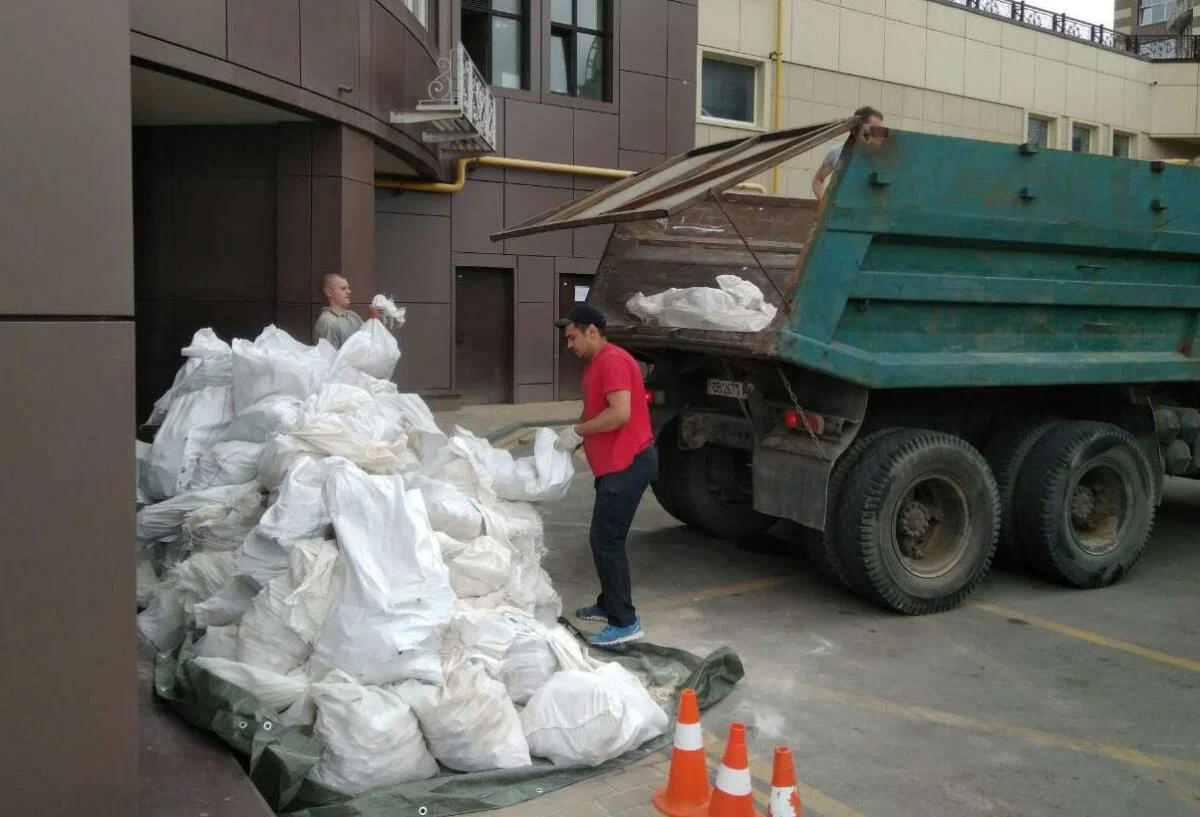 Вывоз мусора из подвала в Владивостоке от ПроМусор – уборка, разбор завалов и очистка, цены от 2440 руб