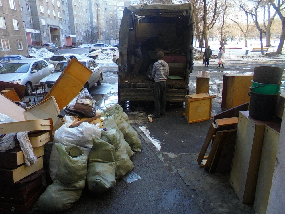 Вывоз мусора из подвала с утилизацией в Владивостоке в октябре